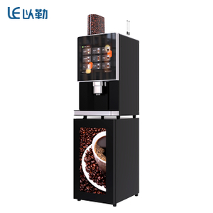 Máquina expendedora automática de café expreso usada en el hotel